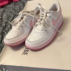 Nike Air Force 1 "White/Pink Foam/Elemental Pink" Preschool Girls' Shoe - WHITE/